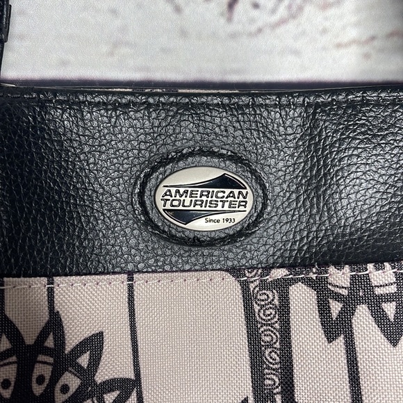 American Tourister Travel Bag Black Taupe Tan Floral Print Tote Bag Carryall! - Picture 3 of 11